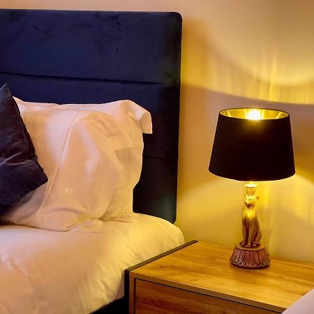 Kist Accommodates - Stylish Headingley Apartment - Parking - 500 Mps Wifi Meanwood 외부 사진