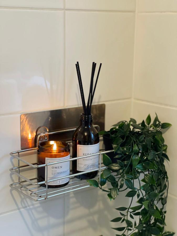 Kist Accommodates - Stylish Headingley Apartment - Parking - 500 Mps Wifi Meanwood 외부 사진