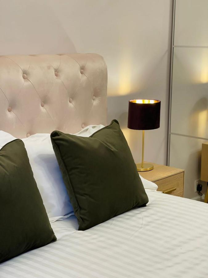 Kist Accommodates - Stylish Headingley Apartment - Parking - 500 Mps Wifi Meanwood 외부 사진
