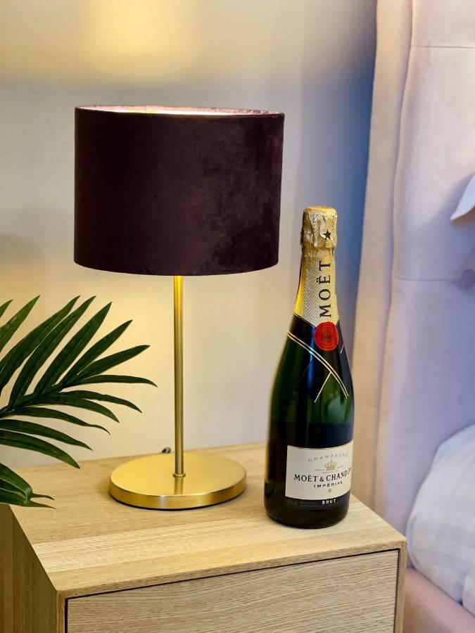 Kist Accommodates - Stylish Headingley Apartment - Parking - 500 Mps Wifi Meanwood 외부 사진