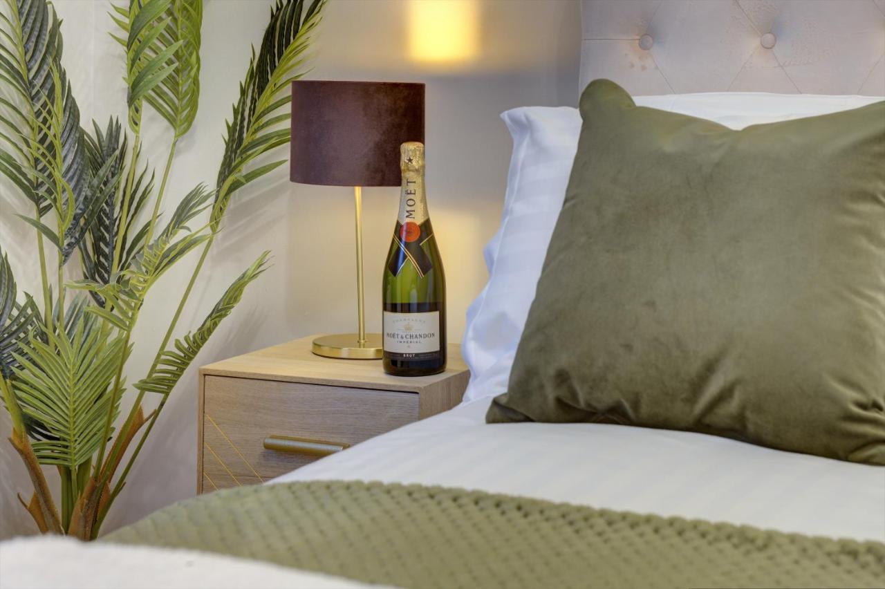Kist Accommodates - Stylish Headingley Apartment - Parking - 500 Mps Wifi Meanwood 외부 사진