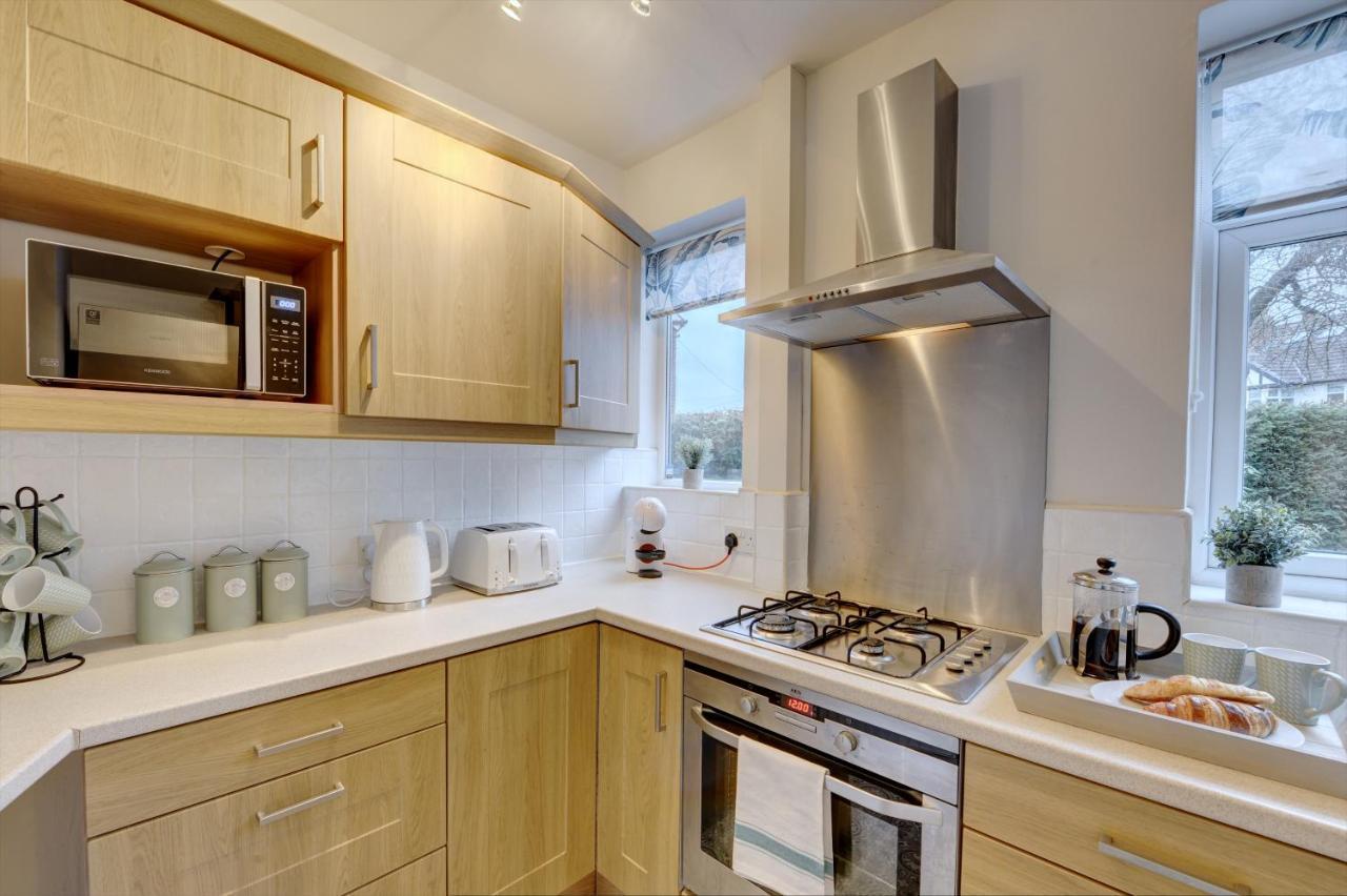 Kist Accommodates - Stylish Headingley Apartment - Parking - 500 Mps Wifi Meanwood 외부 사진