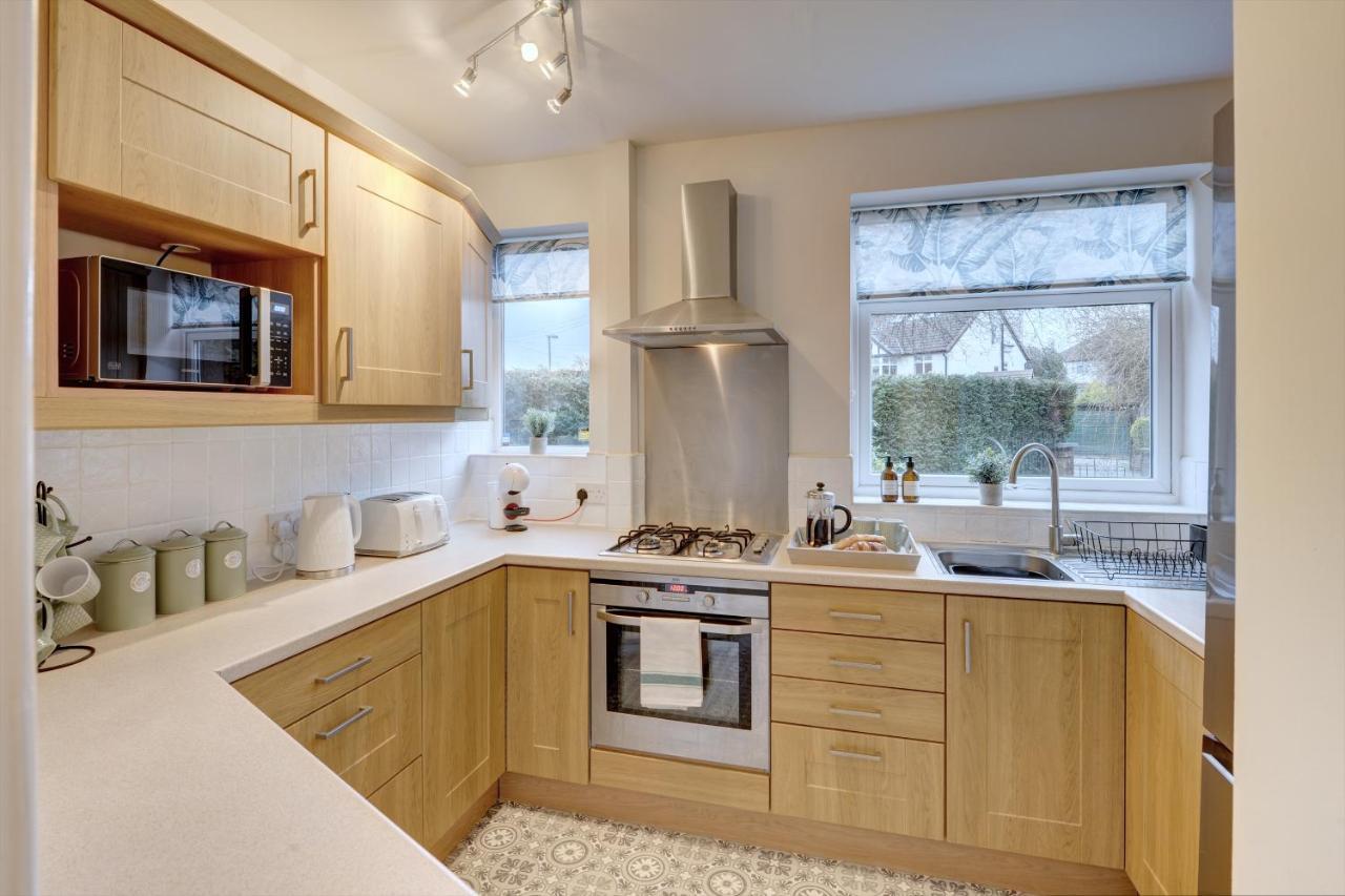 Kist Accommodates - Stylish Headingley Apartment - Parking - 500 Mps Wifi Meanwood 외부 사진