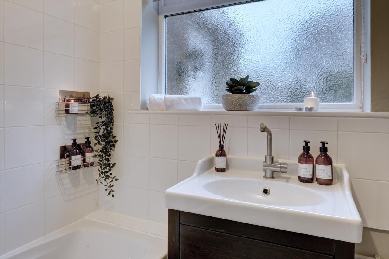 Kist Accommodates - Stylish Headingley Apartment - Parking - 500 Mps Wifi Meanwood 외부 사진