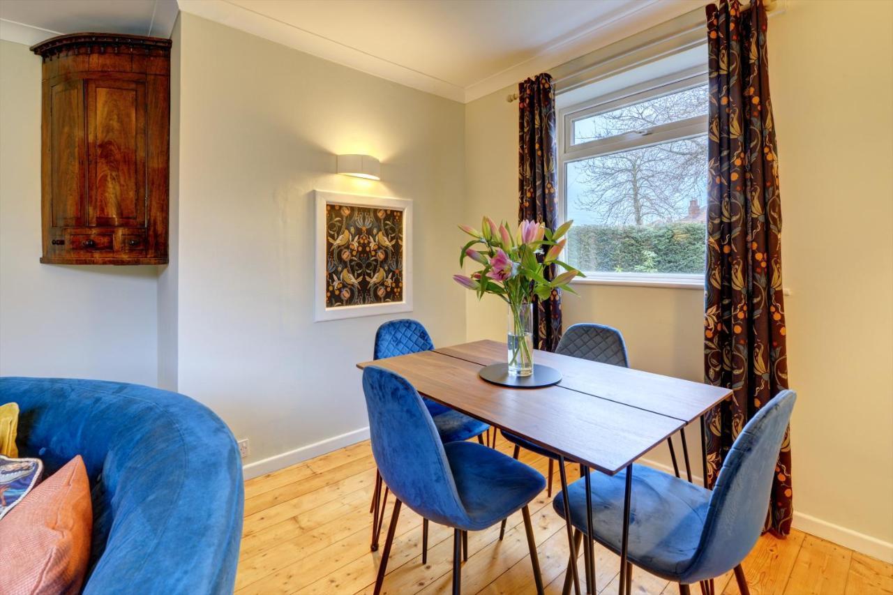 Kist Accommodates - Stylish Headingley Apartment - Parking - 500 Mps Wifi Meanwood 외부 사진